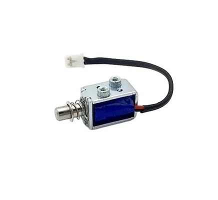 Mały solenoid z otwartą strukturą ramy i otworami montażowymi do łatwej instalacji